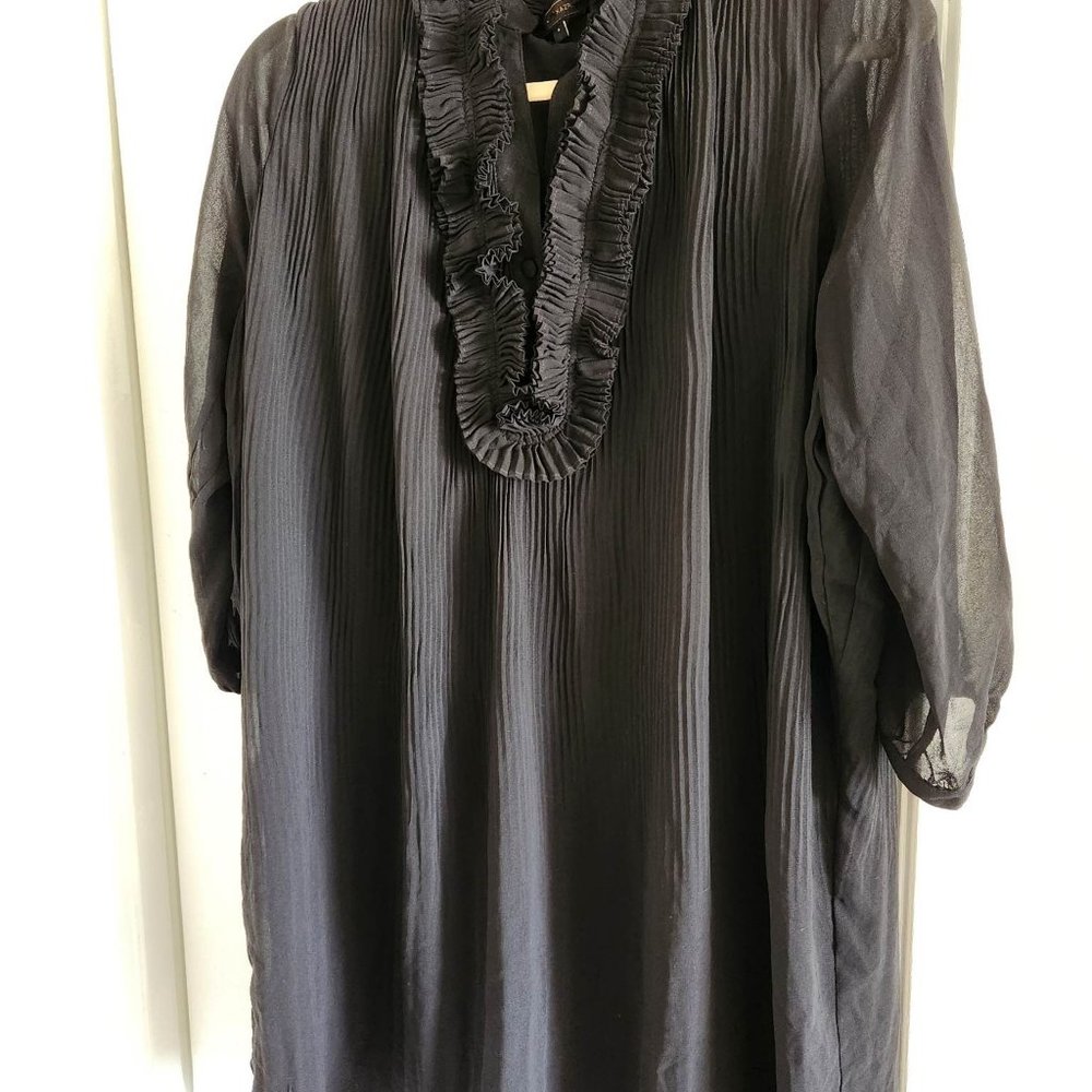 EUC Silk BCBGMaxAzria Ruffle-Front Blouse size 4